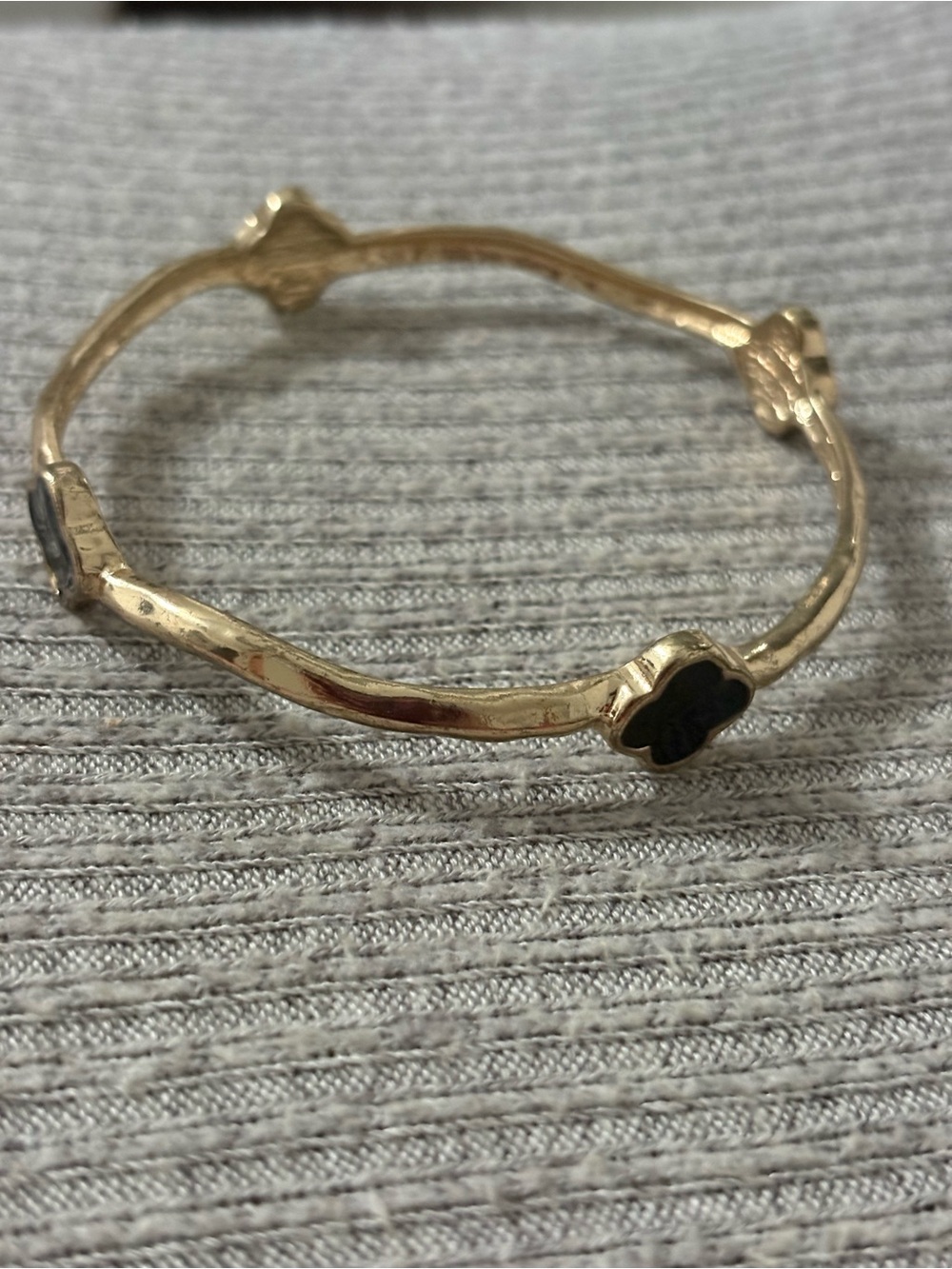 Vintage gold tone 4 black clovers bangle bracelet
